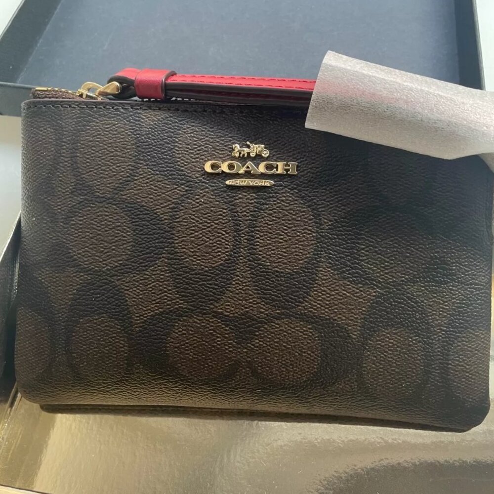 New w/ Box Coach Signature Corner Zip Wristlet Purse Brown/Red
